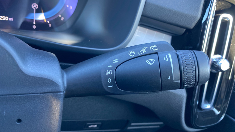 Volvo XC40 2.0 B3P Plus Dark 5dr Auto Petrol Estate